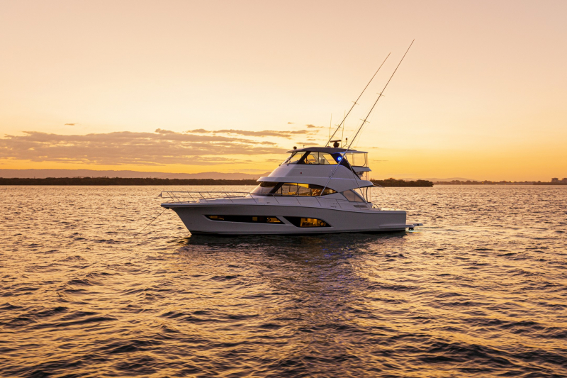 リビエラ 50 Sports Motor Yacht写真